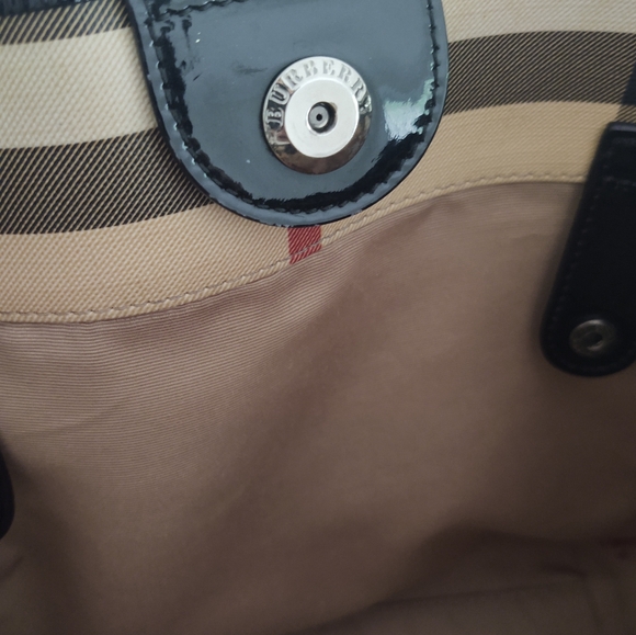 Burberry Canterbury Black Patent Bag - Picture 13 of 14